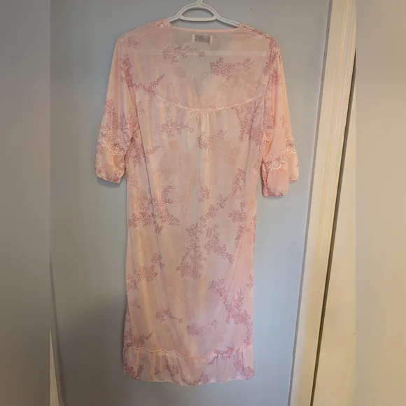 Beautiful Vintage Night Robe - Picture 5 of 6
